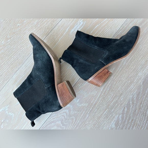 Topshop Black Nubuck Chelsea Boots with Block Heel - Picture 6 of 7